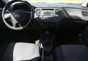 Подержанный автомобиль Kia Rio Hatchback 2011 года (12 фото)