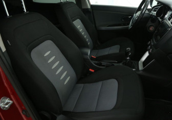 Подержанный автомобиль Kia Ceed Hatchback 2013 года (10 фото)