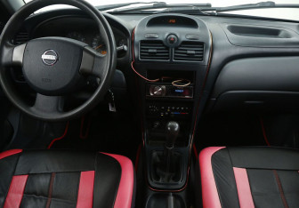 Подержанный автомобиль Nissan Almera Classic 2007 года (12 фото)