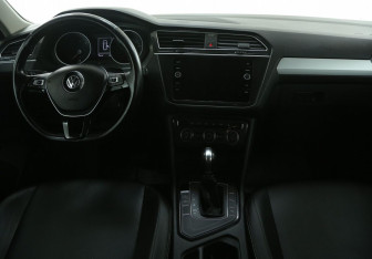 Подержанный автомобиль Volkswagen Tiguan 2019 года (12 фото)