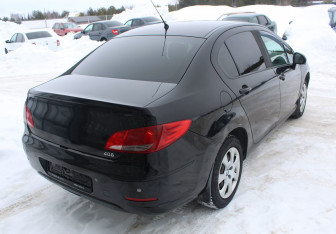 Подержанный автомобиль Peugeot 408 2014 года (7 фото)