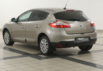 Подержанный автомобиль Renault Megane Hatchback 2013 года (2 фото)