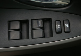 Подержанный автомобиль Toyota RAV4 2006 года (17 фото)