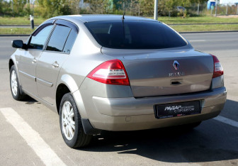 Подержанный автомобиль Renault Megane Sedan 2008 года (4 фото)