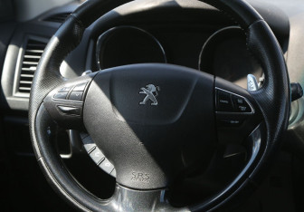 Подержанный автомобиль Peugeot 4008 2012 года (17 фото)