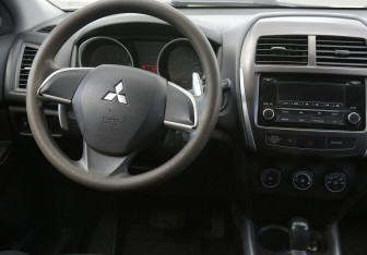 Подержанный автомобиль Mitsubishi ASX 2013 года (16 фото)