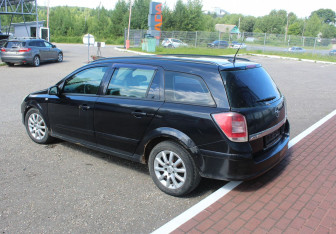 Подержанный автомобиль Opel Astra Wagon 2007 года (5 фото)