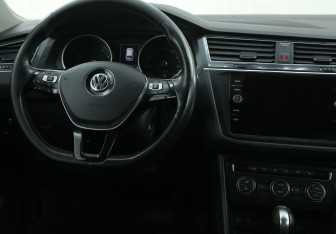 Подержанный автомобиль Volkswagen Tiguan 2018 года (14 фото)