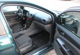 Подержанный автомобиль Ford Focus Sedan 2008 года (9 фото)