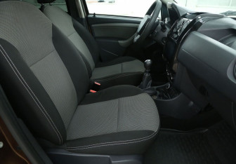 Подержанный автомобиль Renault Duster 2015 года (10 фото)