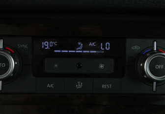Подержанный автомобиль Volkswagen Touareg 2013 года (19 фото)
