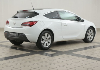 Подержанный автомобиль Opel Astra Hatchback 2012 года (4 фото)