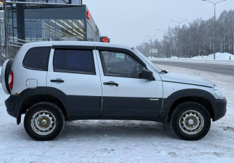 Подержанный автомобиль Chevrolet Niva 2012 года (8 фото)