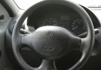 Подержанный автомобиль Renault Logan Sedan 2008 года (16 фото)