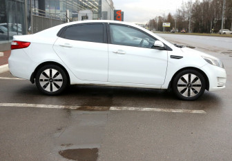 Подержанный автомобиль Kia Rio Sedan 2013 года (7 фото)