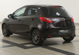 Подержанный автомобиль Mazda 2 Hatchback 2008 года (2 фото)