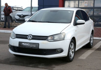 Подержанный автомобиль Volkswagen Polo Sedan 2012 года (3 фото)
