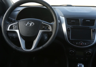 Подержанный автомобиль Hyundai Solaris Sedan 2013 года (14 фото)