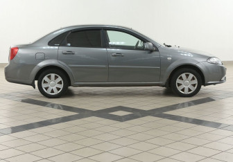 Подержанный автомобиль Daewoo Gentra Sedan 2013 года (5 фото)