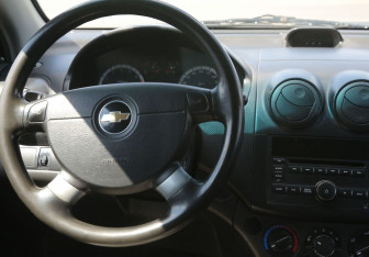 Подержанный автомобиль Chevrolet Aveo Sedan 2010 года (14 фото)