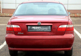 Подержанный автомобиль Fiat Albea 2008 года (5 фото)
