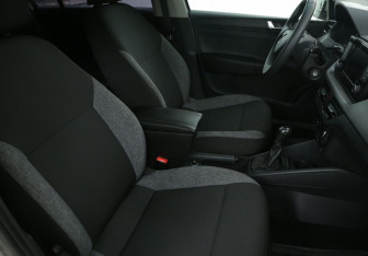 Подержанный автомобиль Skoda Rapid Liftback 2020 года (10 фото)