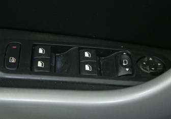 Подержанный автомобиль Peugeot 408 2012 года (17 фото)