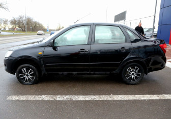 Подержанный автомобиль LADA (ВАЗ) Granta Sedan 2013 года (8 фото)