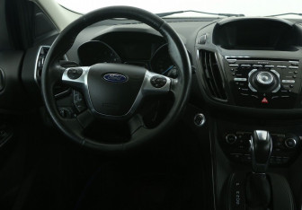Подержанный автомобиль Ford Kuga 2014 года (14 фото)