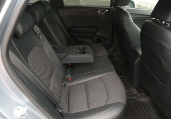 Подержанный автомобиль Kia Ceed Wagon 2019 года (15 фото)