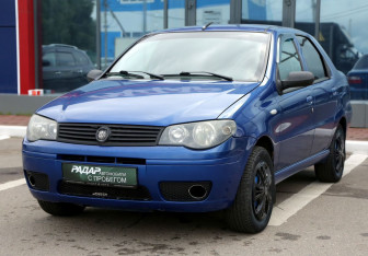 Подержанный автомобиль Fiat Albea 2011 года (3 фото)
