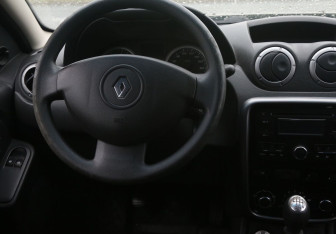 Подержанный автомобиль Renault Duster 2013 года (14 фото)