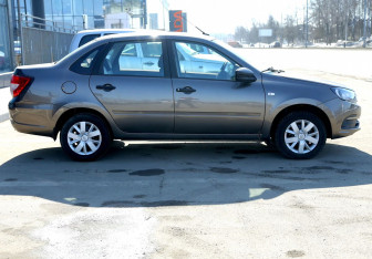 Подержанный автомобиль LADA (ВАЗ) Granta Sedan 2018 года (7 фото)