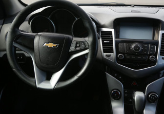 Подержанный автомобиль Chevrolet Cruze Sedan 2011 года (14 фото)