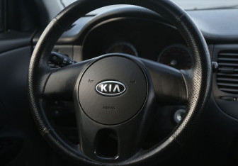 Подержанный автомобиль Kia Rio Sedan 2009 года (16 фото)