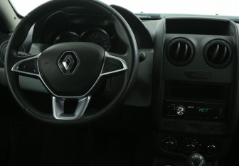 Подержанный автомобиль Renault Duster 2019 года (14 фото)