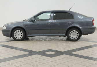 Подержанный автомобиль Skoda Octavia Liftback 2008 года (7 фото)