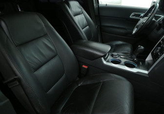Подержанный автомобиль Ford Explorer 2011 года (10 фото)