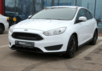 Подержанный автомобиль Ford Focus Hatchback 2017 года (3 фото)