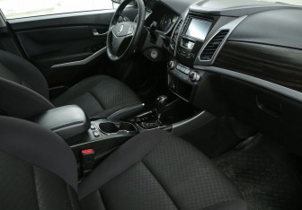 Подержанный автомобиль SsangYong Actyon 2014 года (9 фото)
