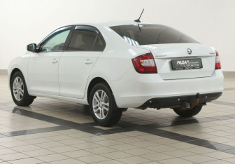 Подержанный автомобиль Skoda Rapid Liftback 2017 года (2 фото)