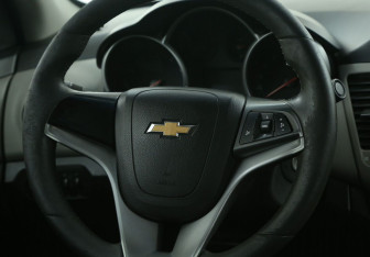 Подержанный автомобиль Chevrolet Cruze Sedan 2012 года (16 фото)