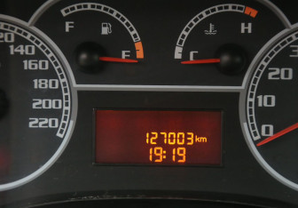 Подержанный автомобиль Fiat Albea 2010 года (17 фото)