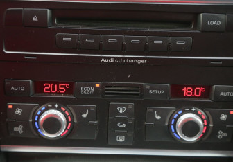 Подержанный автомобиль Audi Q7 2005 года (17 фото)