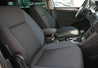 Подержанный автомобиль Volkswagen Tiguan 2019 года (10 фото)