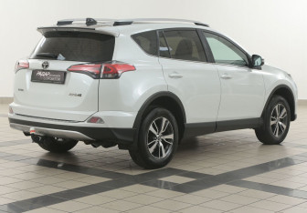 Подержанный автомобиль Toyota RAV4 2018 года (4 фото)