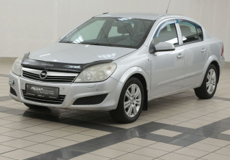 Подержанный автомобиль Opel Astra Sedan 2008 года (8 фото)