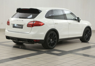 Подержанный автомобиль Porsche Cayenne 2011 года (4 фото)
