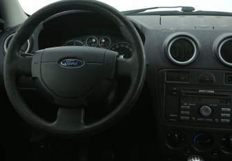 Подержанный автомобиль Ford Fusion 2008 года (14 фото)