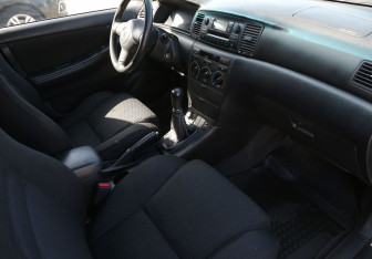 Подержанный автомобиль Toyota Corolla Sedan 2004 года (9 фото)